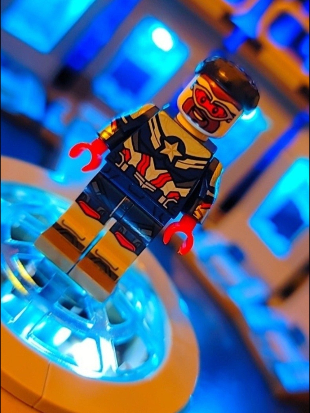 Falcon Minifigure Lego Compatible - Picture 2 of 9